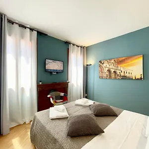  Apartment San Marco Luxury Steps From St Marks Italy