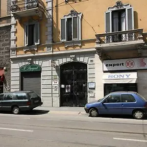 Hotel Eva, Mediolan