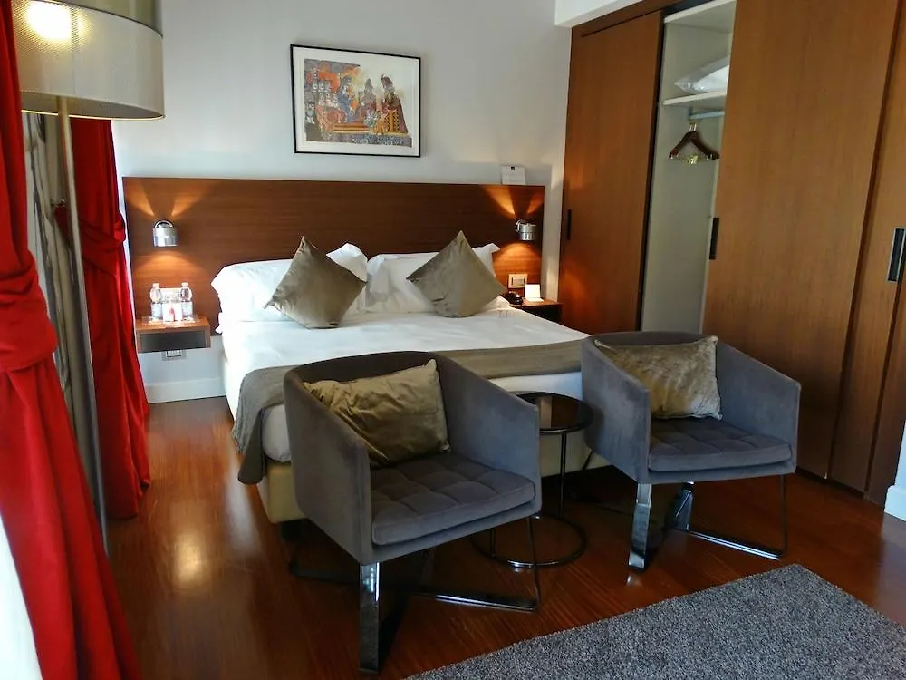 ****  Hotel Milano Scala Italy